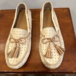 Ladies COACH driving moccasins in beige with tan tassels